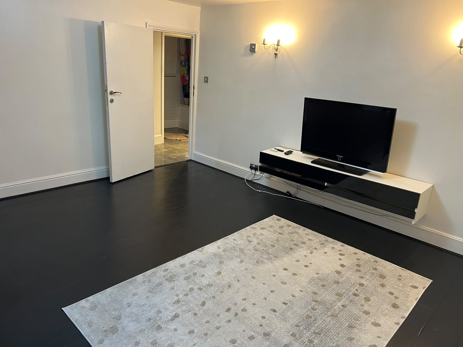 Flat Dunsmure Road in Greater London
