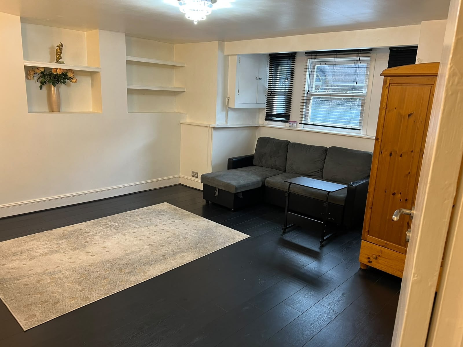 Flat Dunsmure Road in Greater London