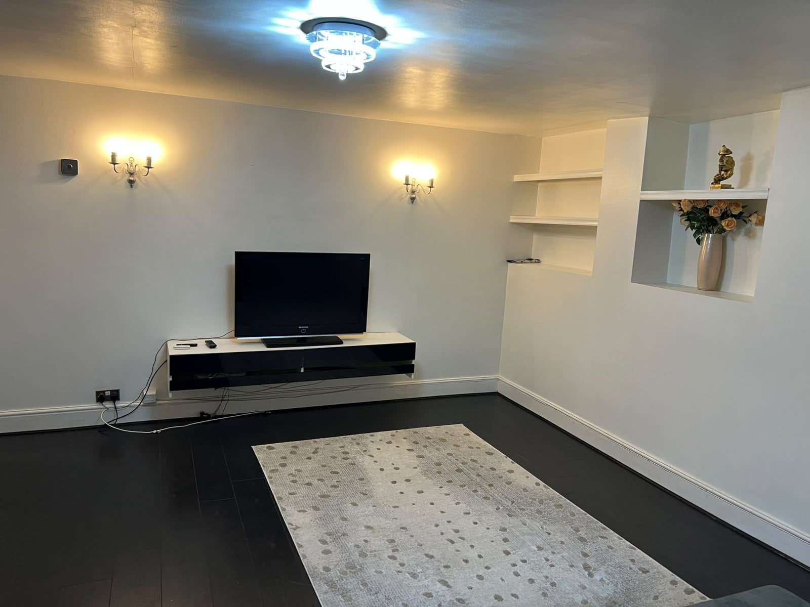 Flat Dunsmure Road in Greater London