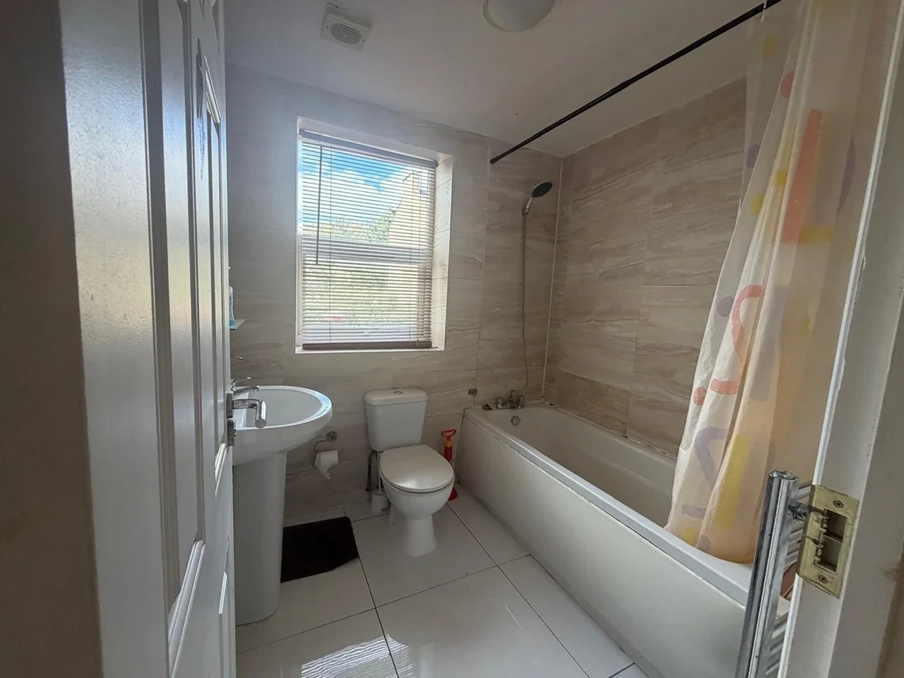 Flat Langthorne Road in Greater London