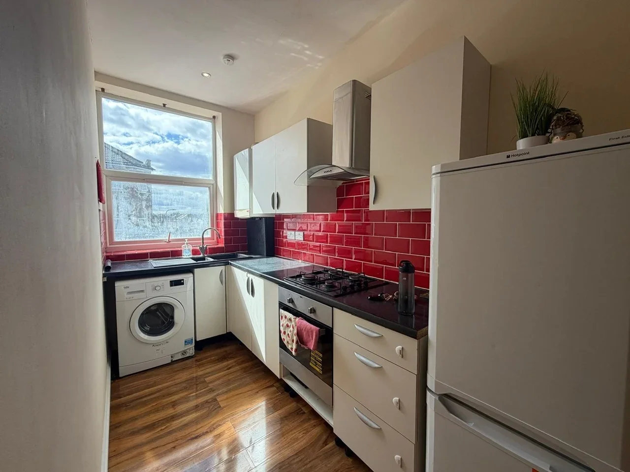 Flat Langthorne Road in Greater London