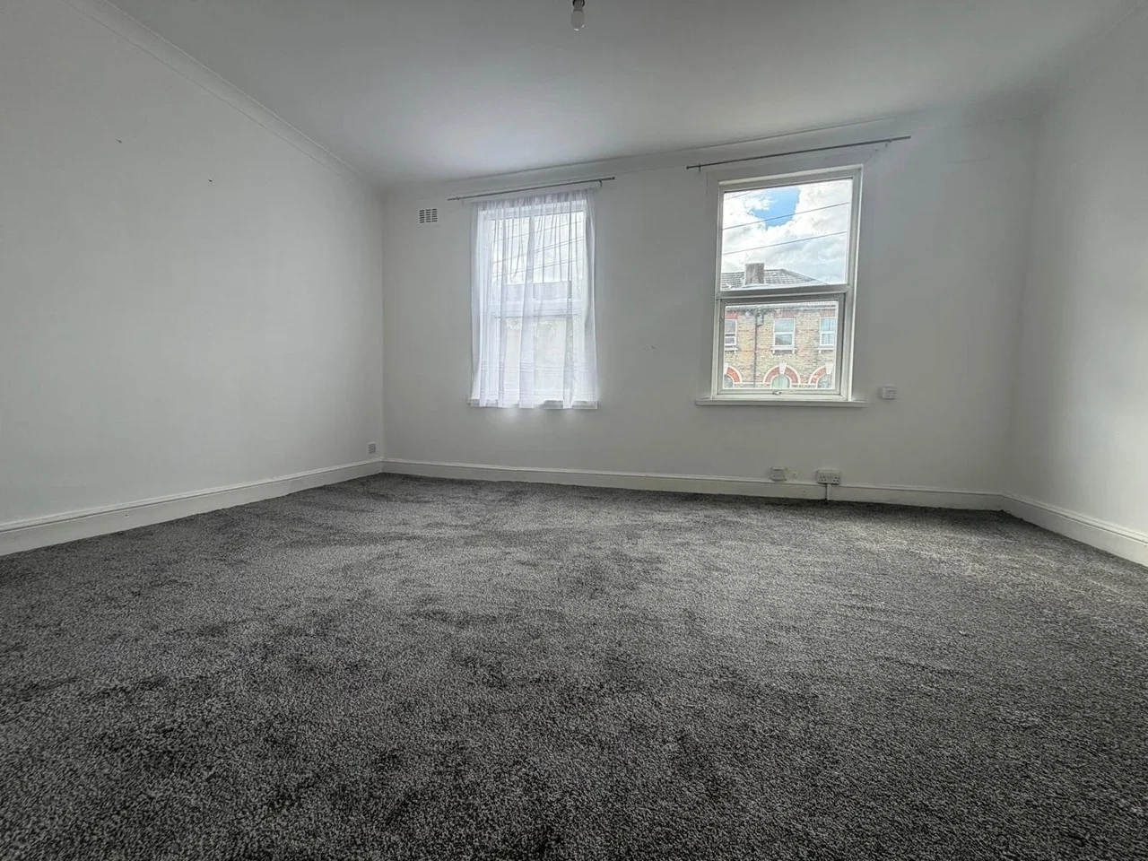 Flat Langthorne Road in Greater London