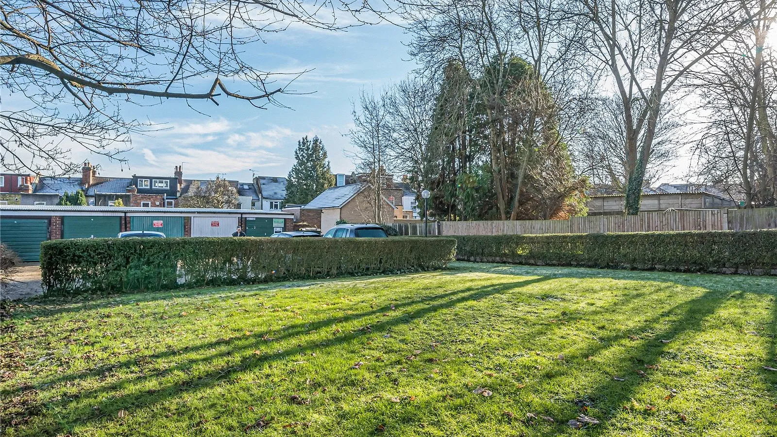 Flat Brownlow Road in Greater London