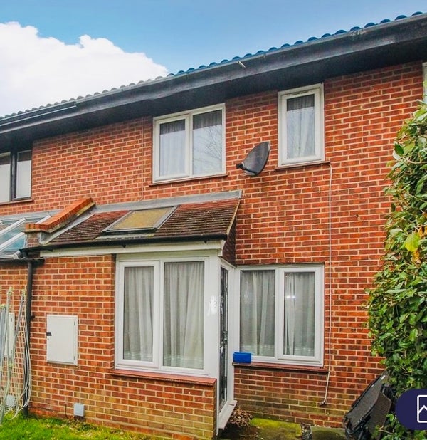House Kelly Close in Borough of Spelthorne
