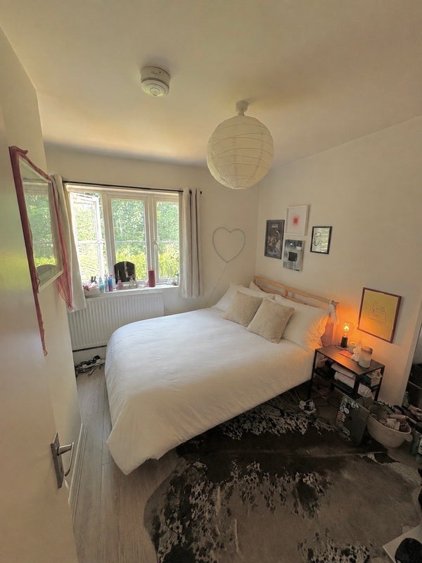 Room Hermitage Road in Greater London