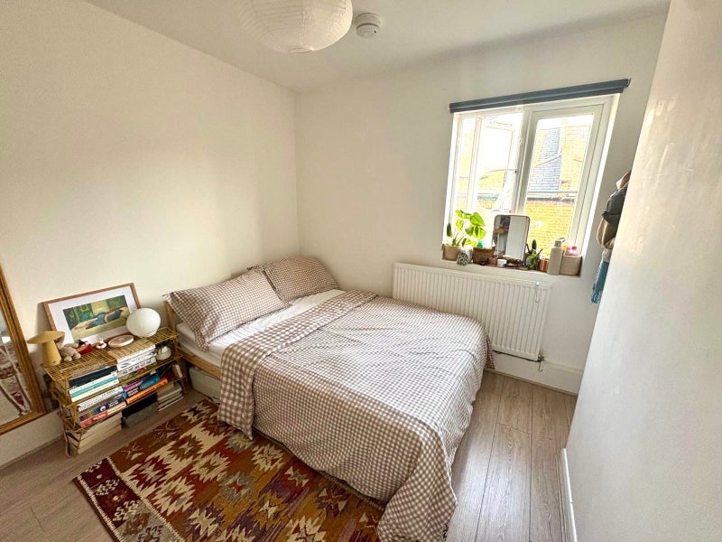 Room Hermitage Road in Greater London