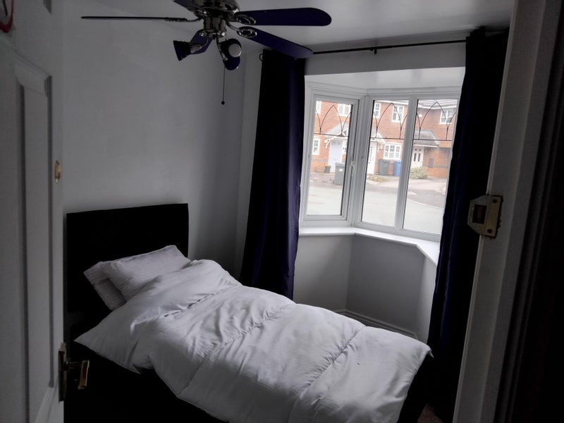 Room Larkspur Grove in Warrington