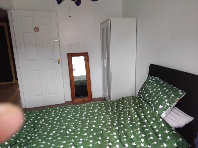 Room Larkspur Grove in Warrington
