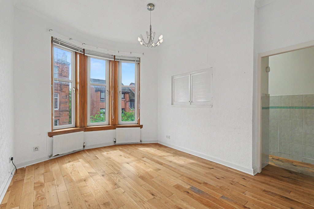 Flat Budhill Avenue in Glasgow