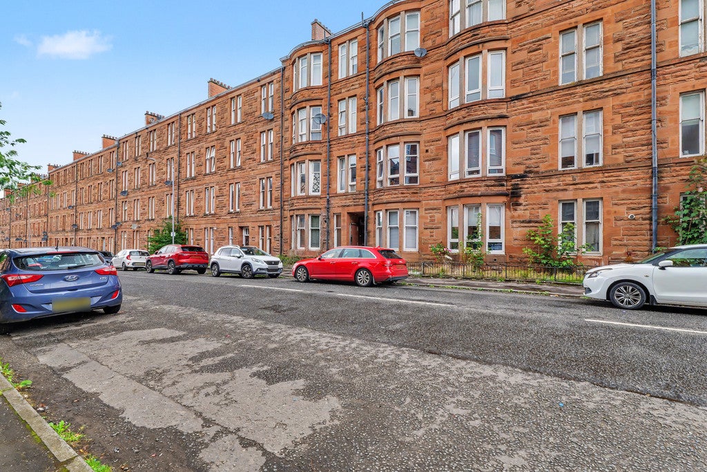 Flat Budhill Avenue in Glasgow