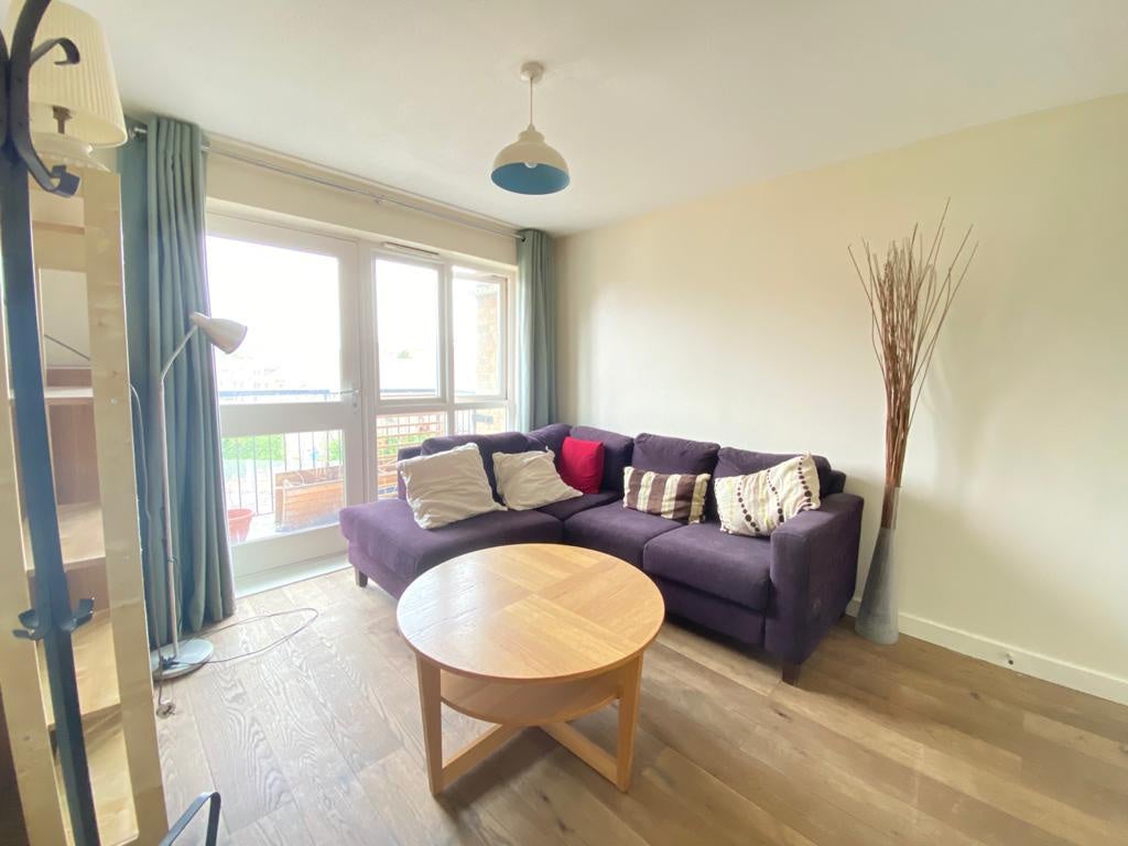 Flat Trahorn Close in Greater London