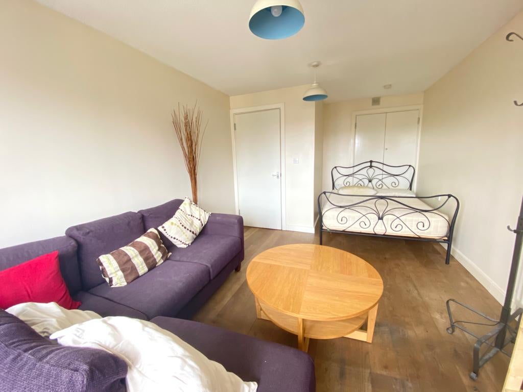 Flat Trahorn Close in Greater London