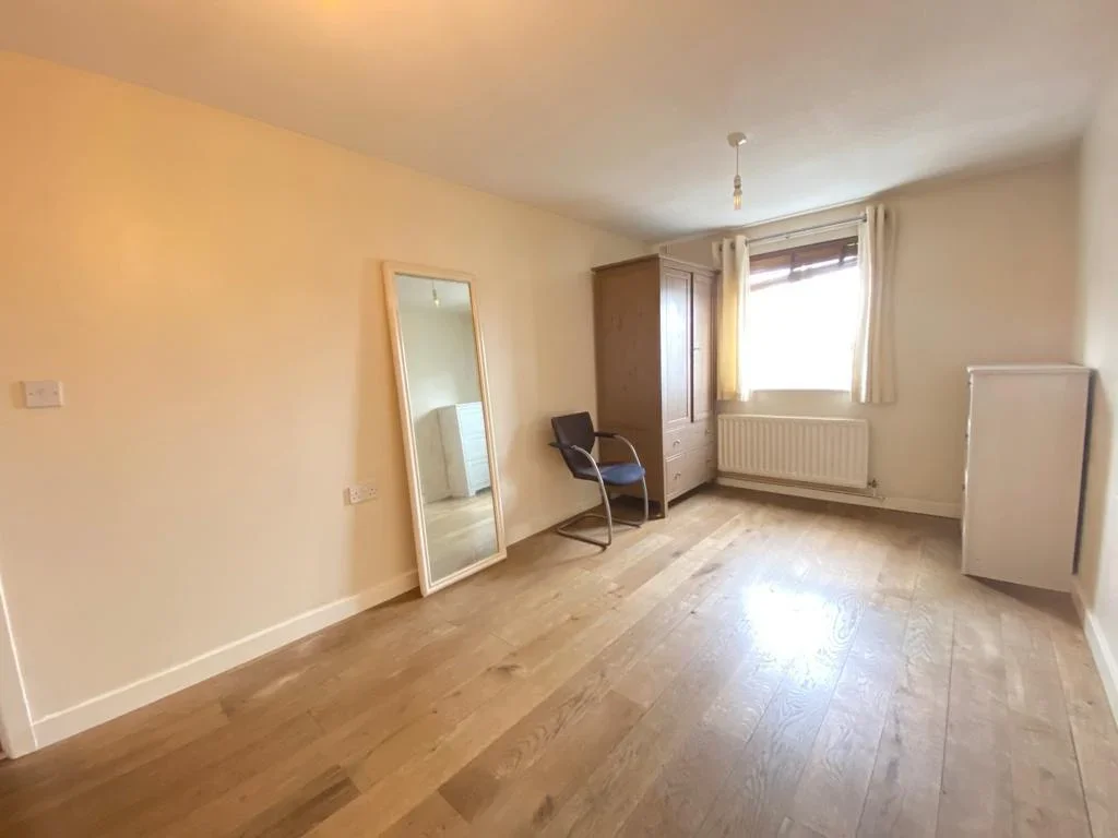 Flat Trahorn Close in Greater London