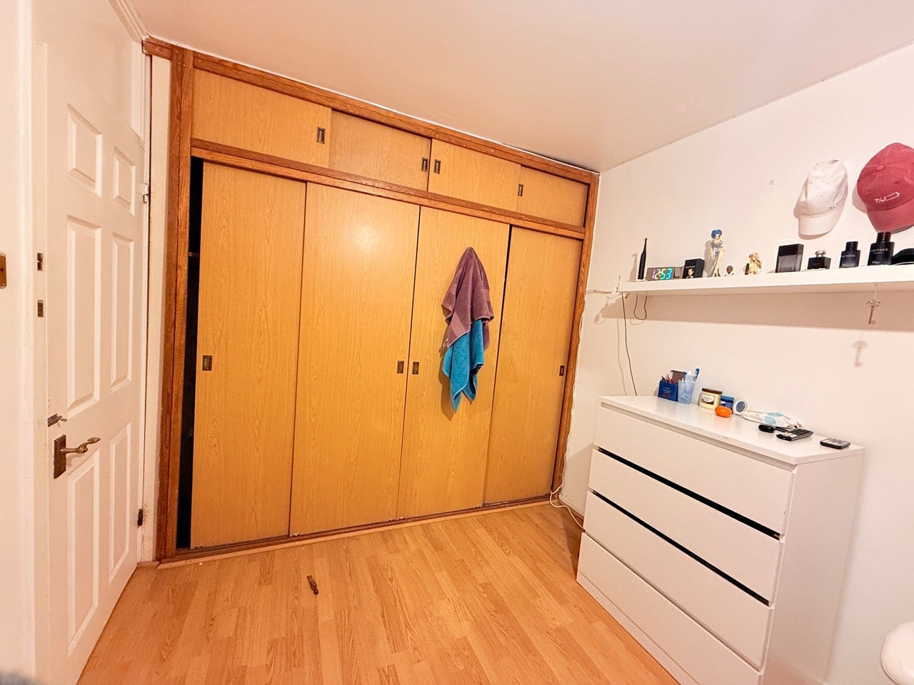 Room Smythe Street in Greater London