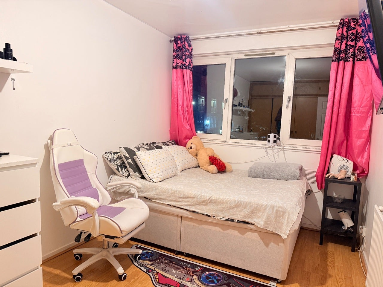 Room Smythe Street in Greater London