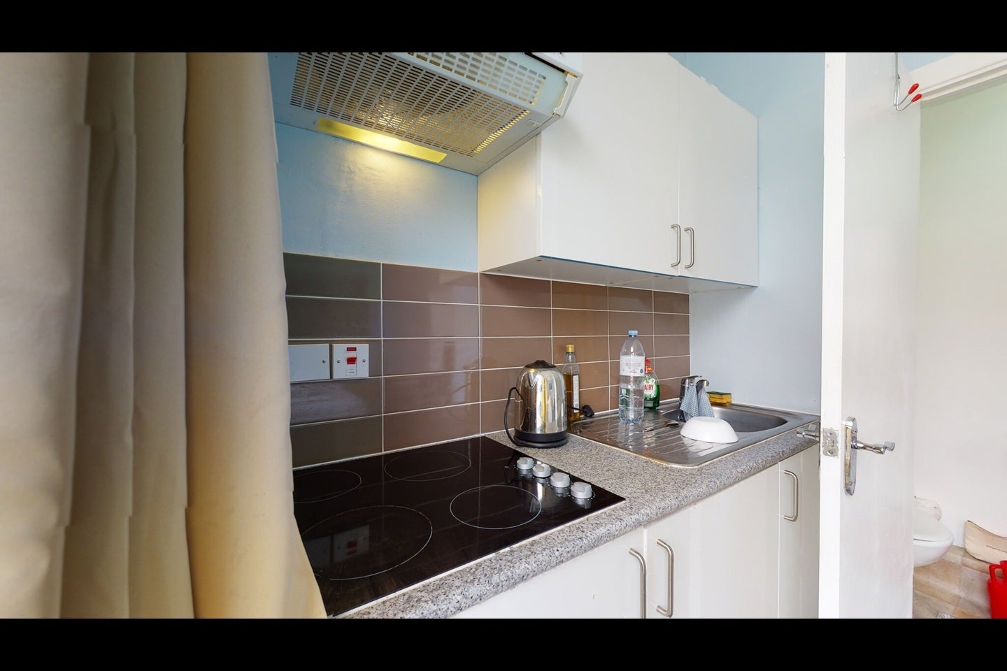 Flat Castletown Road in Greater London