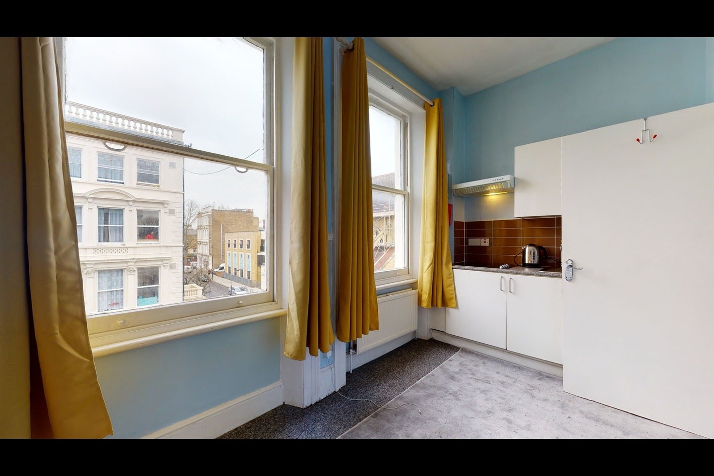 Flat Castletown Road in Greater London