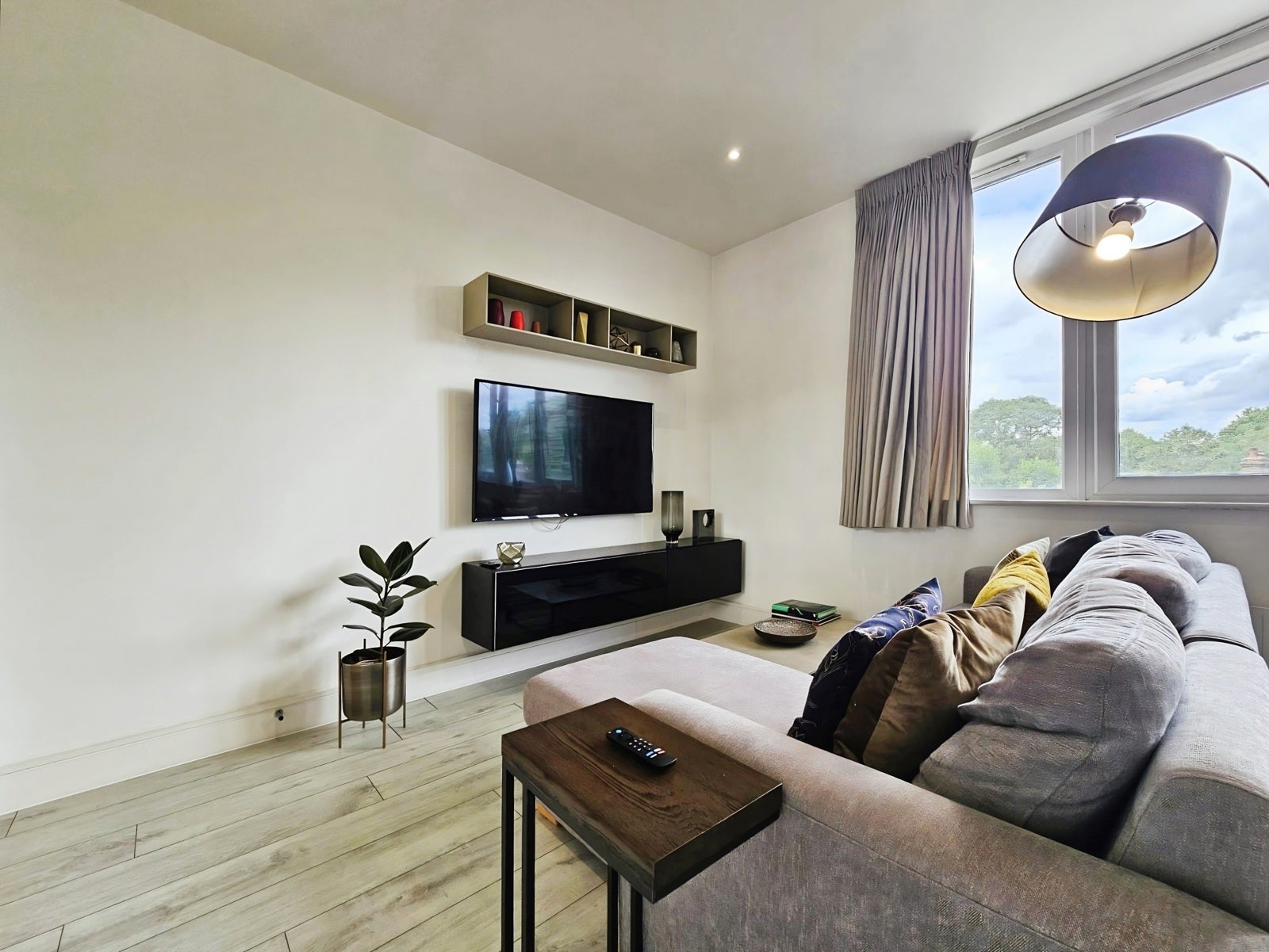 Flat London Road in Borough of Spelthorne