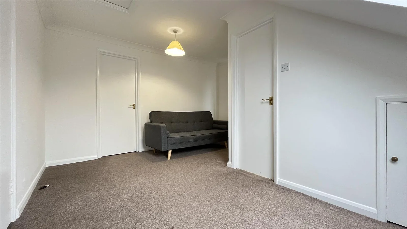 Flat Cedar Road in Greater London