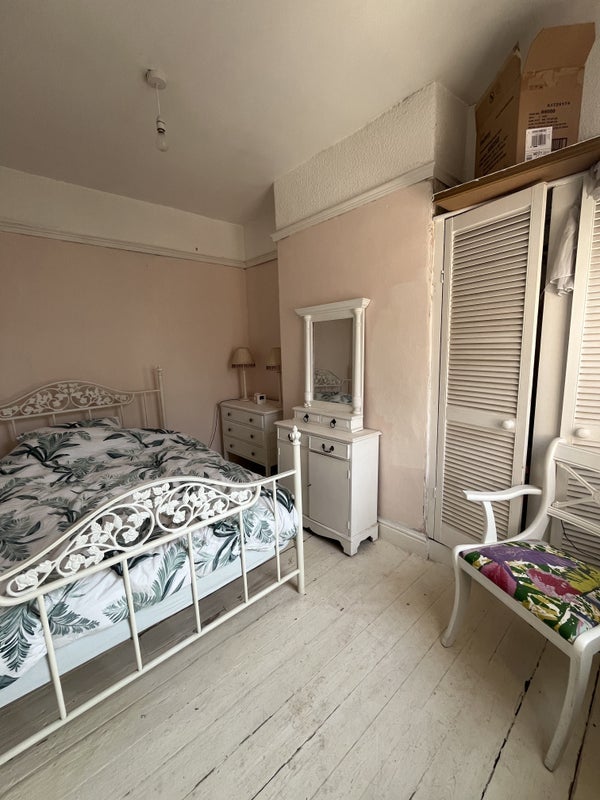 Room Dorset Road in Liverpool