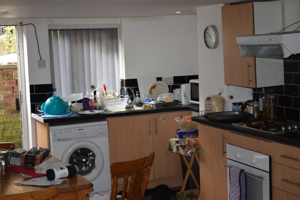 Flat Estcourt Avenue in Leeds