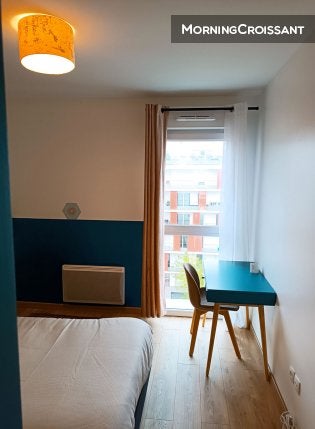 Chambre Cours des Merveilles à Cergy