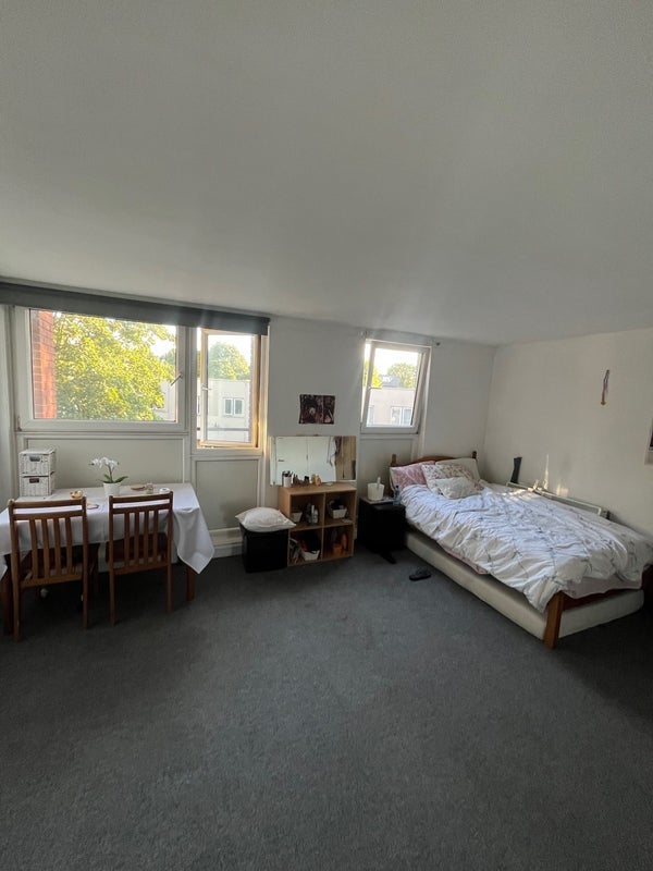 Room Bakersfield in Greater London