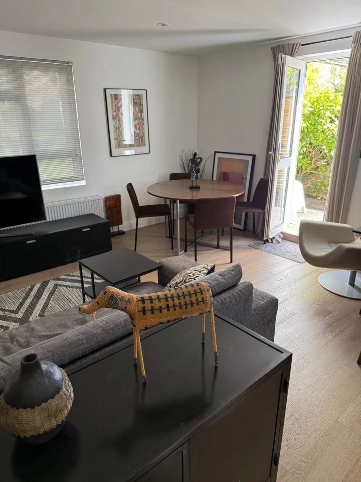 Flat Buckingham Close in Greater London