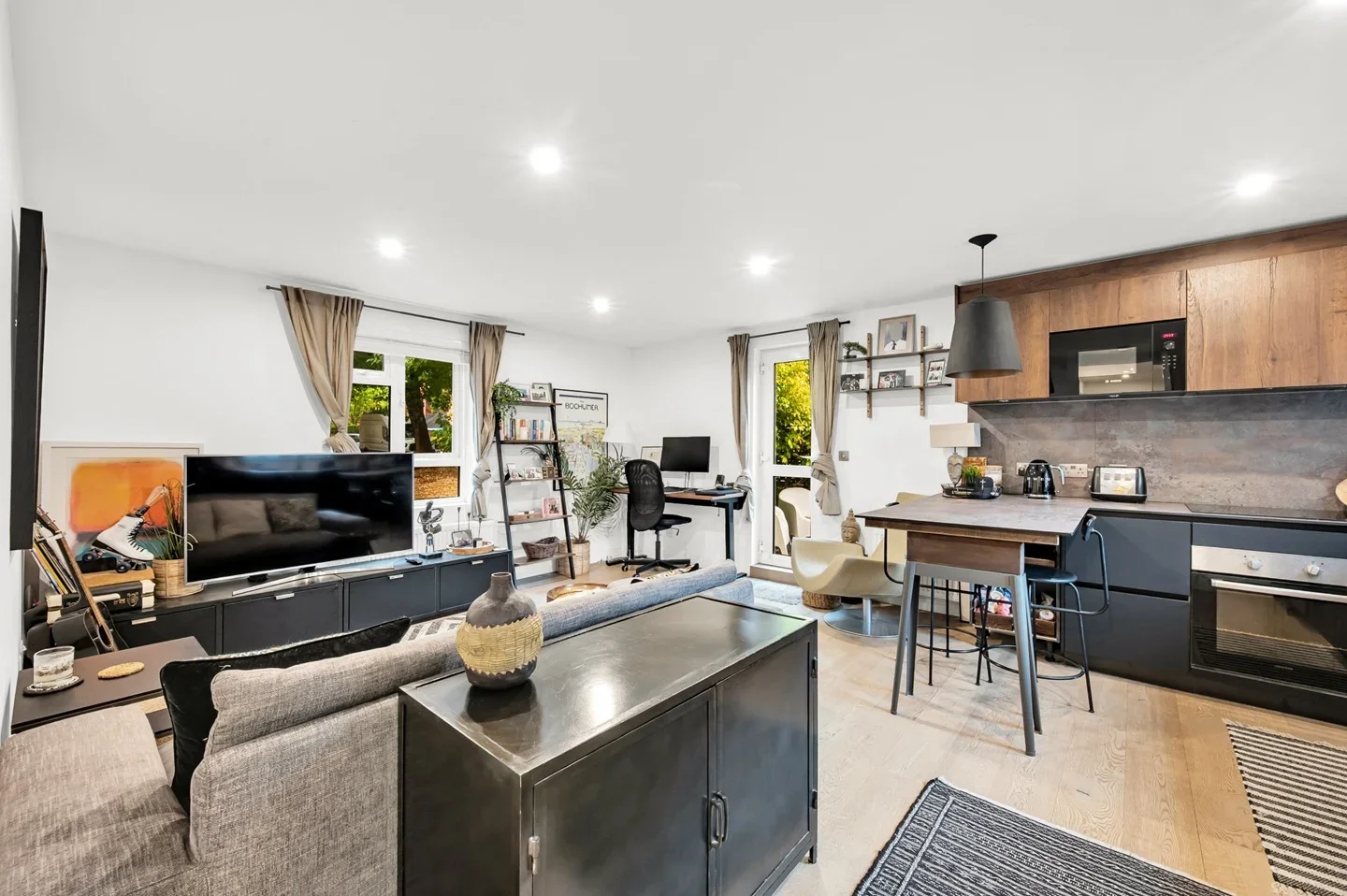Flat Buckingham Close in Greater London