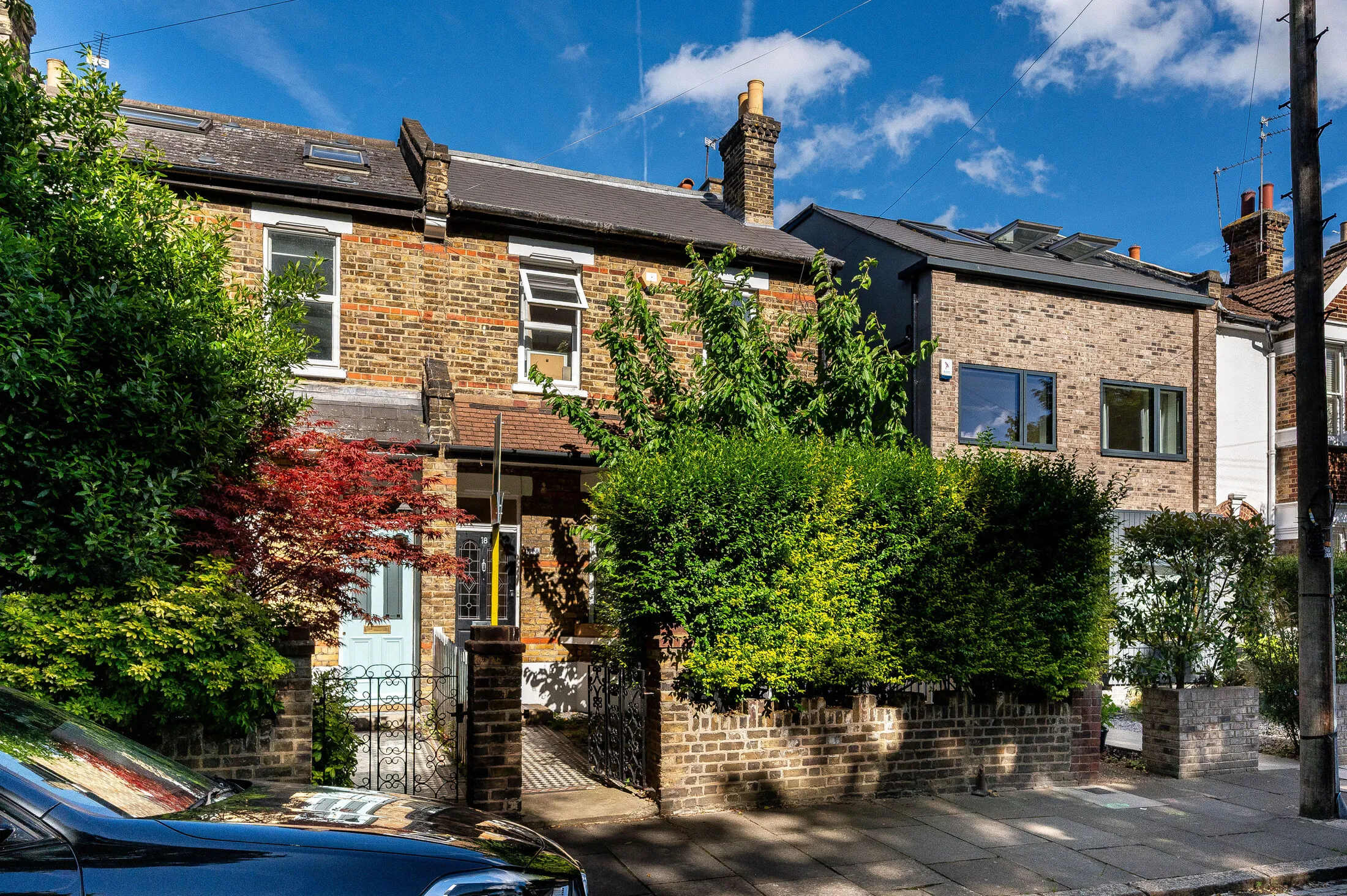 House Meadowcourt Road in Greater London
