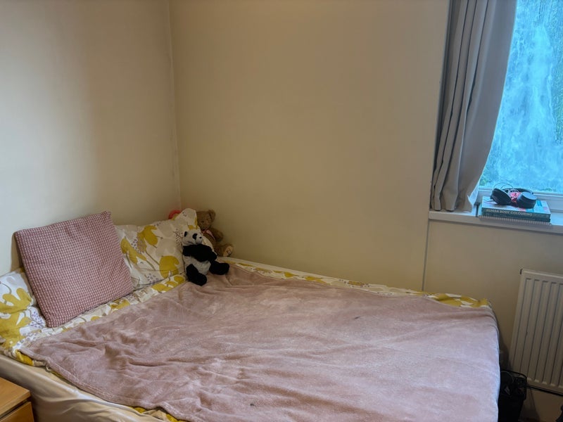 Room Winterfold Close in Greater London