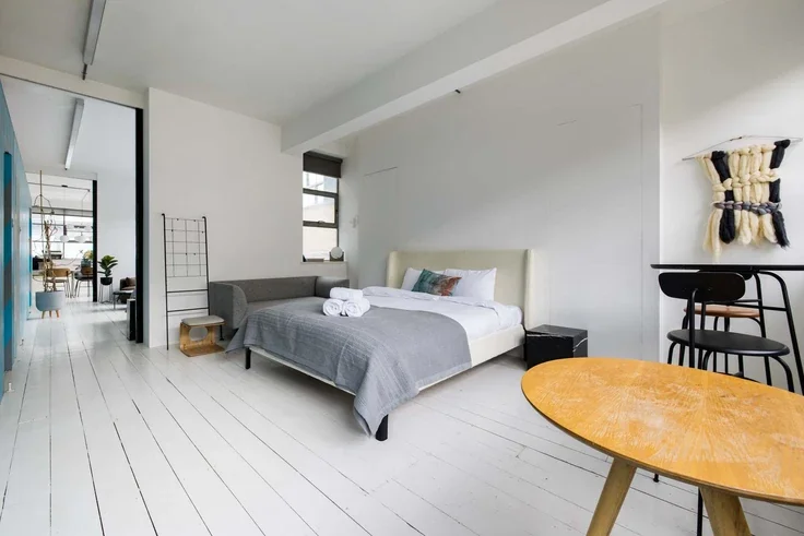 Flat New Inn Yard in Greater London
