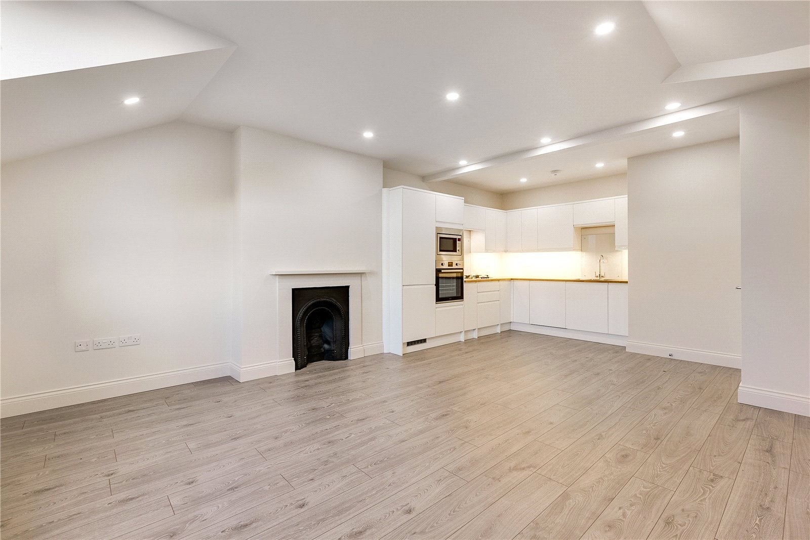 Flat Earlsfield Road in Greater London
