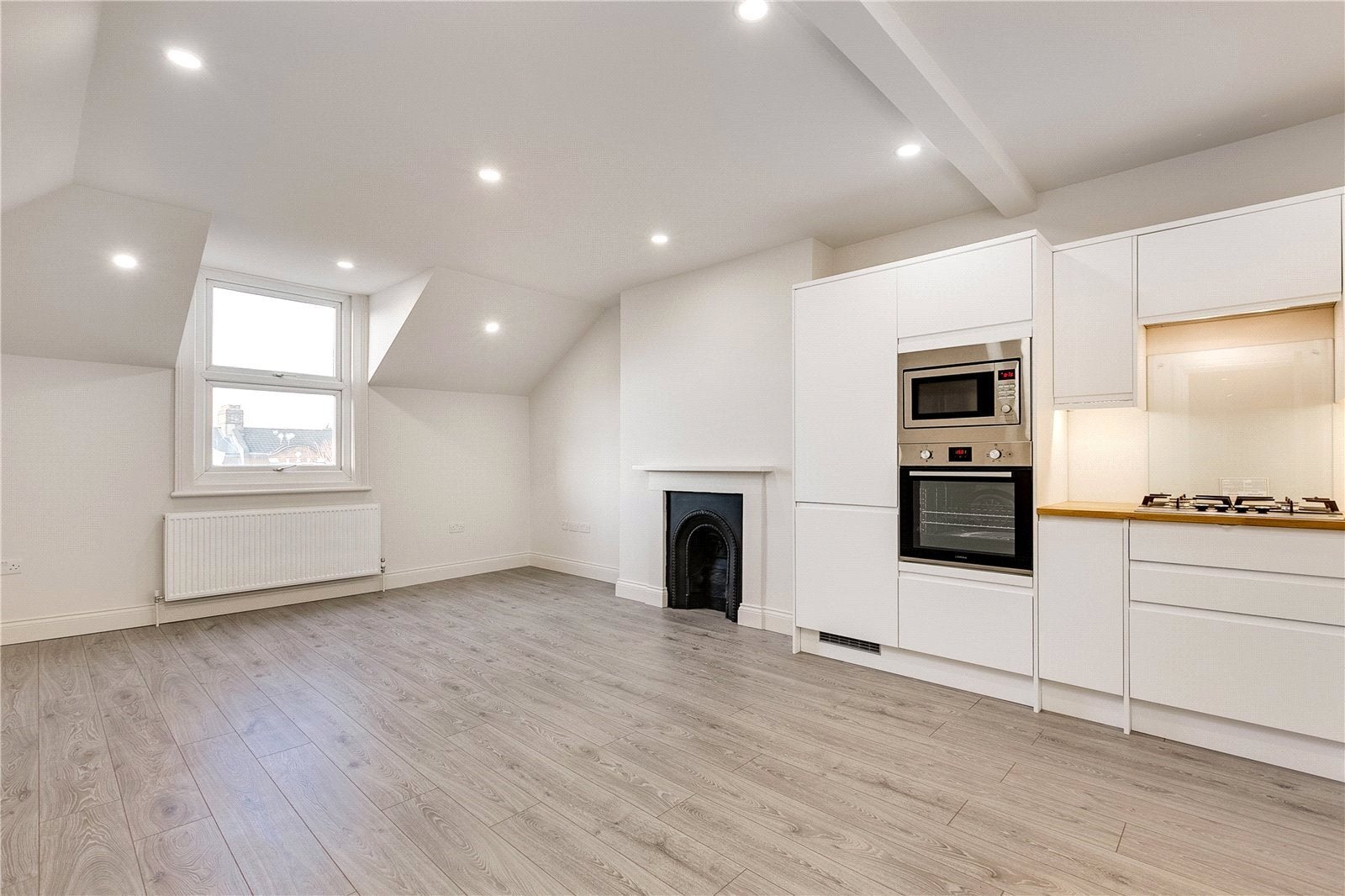 Flat Earlsfield Road in Greater London