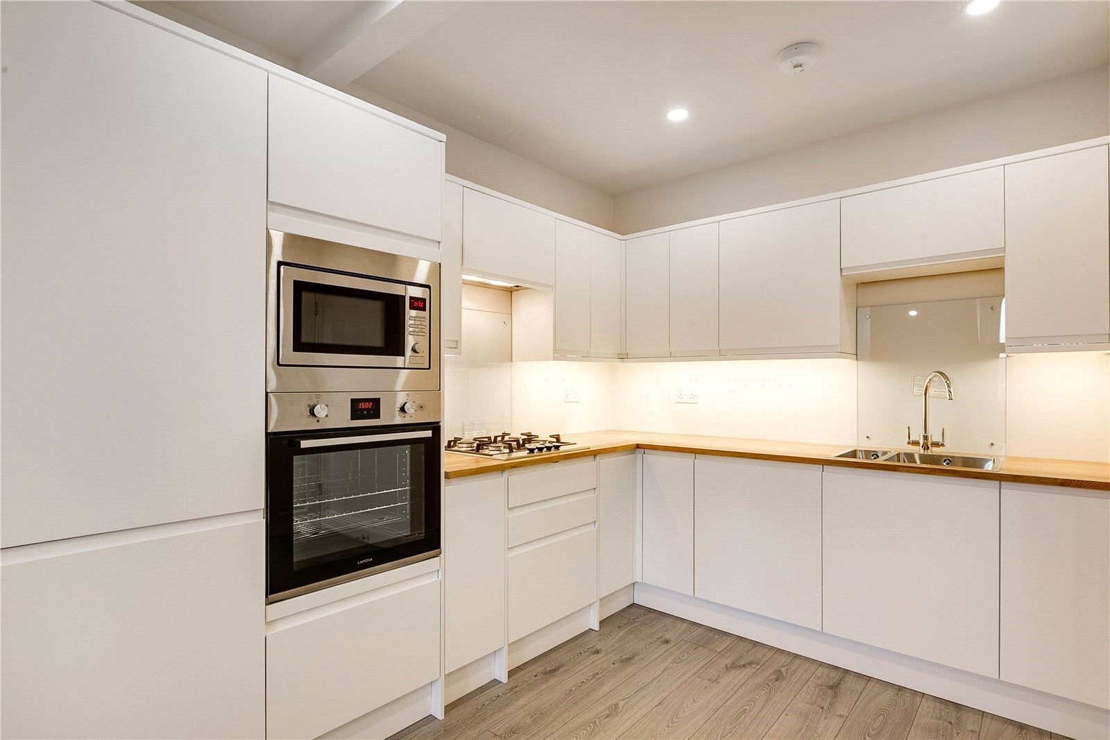Flat Earlsfield Road in Greater London