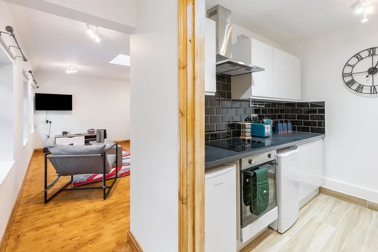 Flat Woodstock Road in Greater London