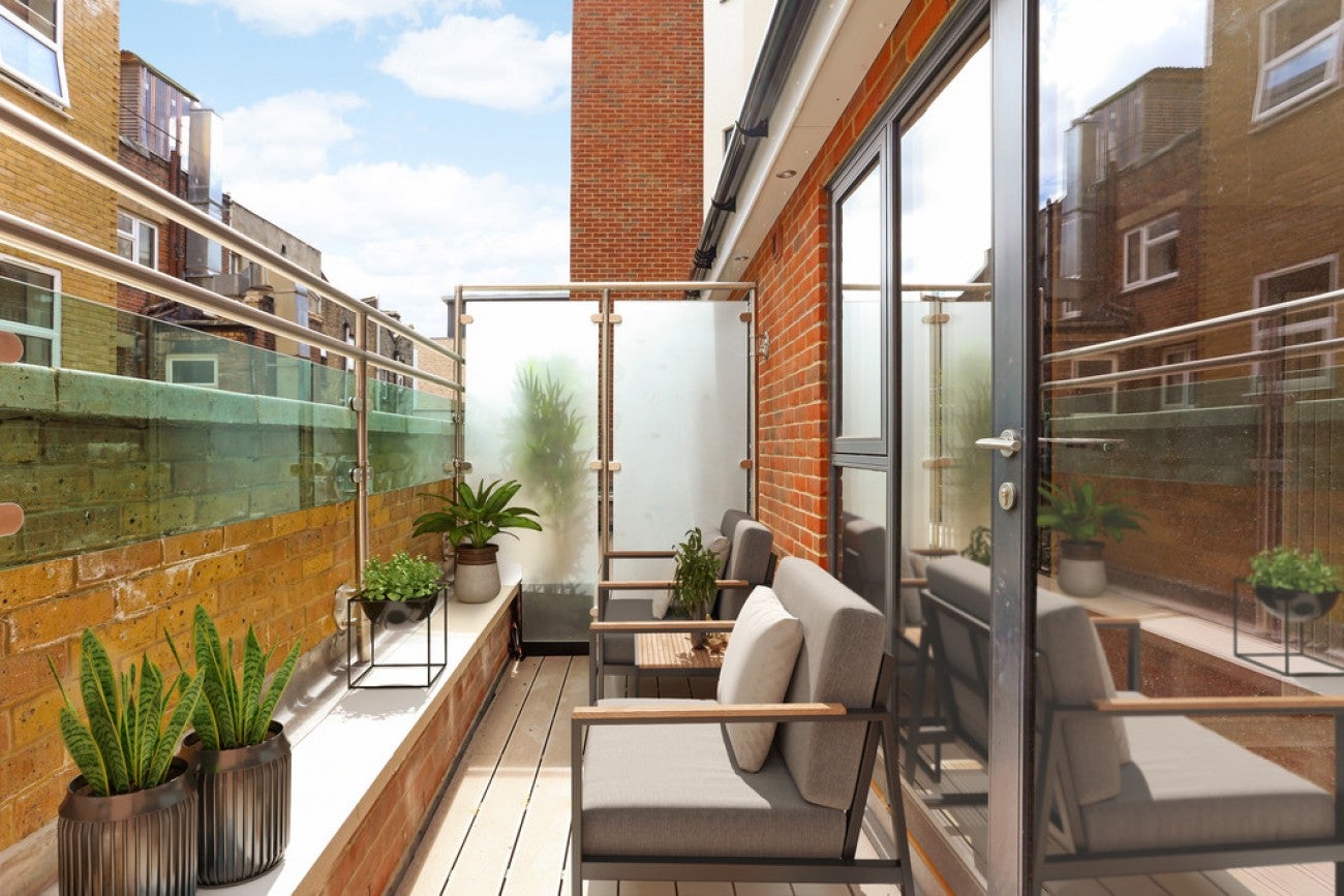 Flat Fairclough Street in Greater London