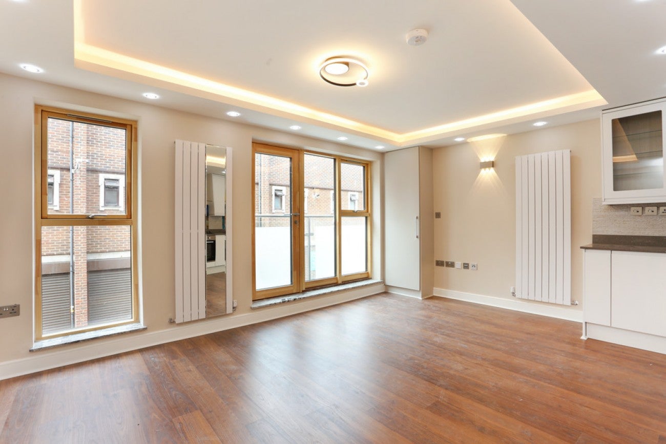 Flat Fairclough Street in Greater London