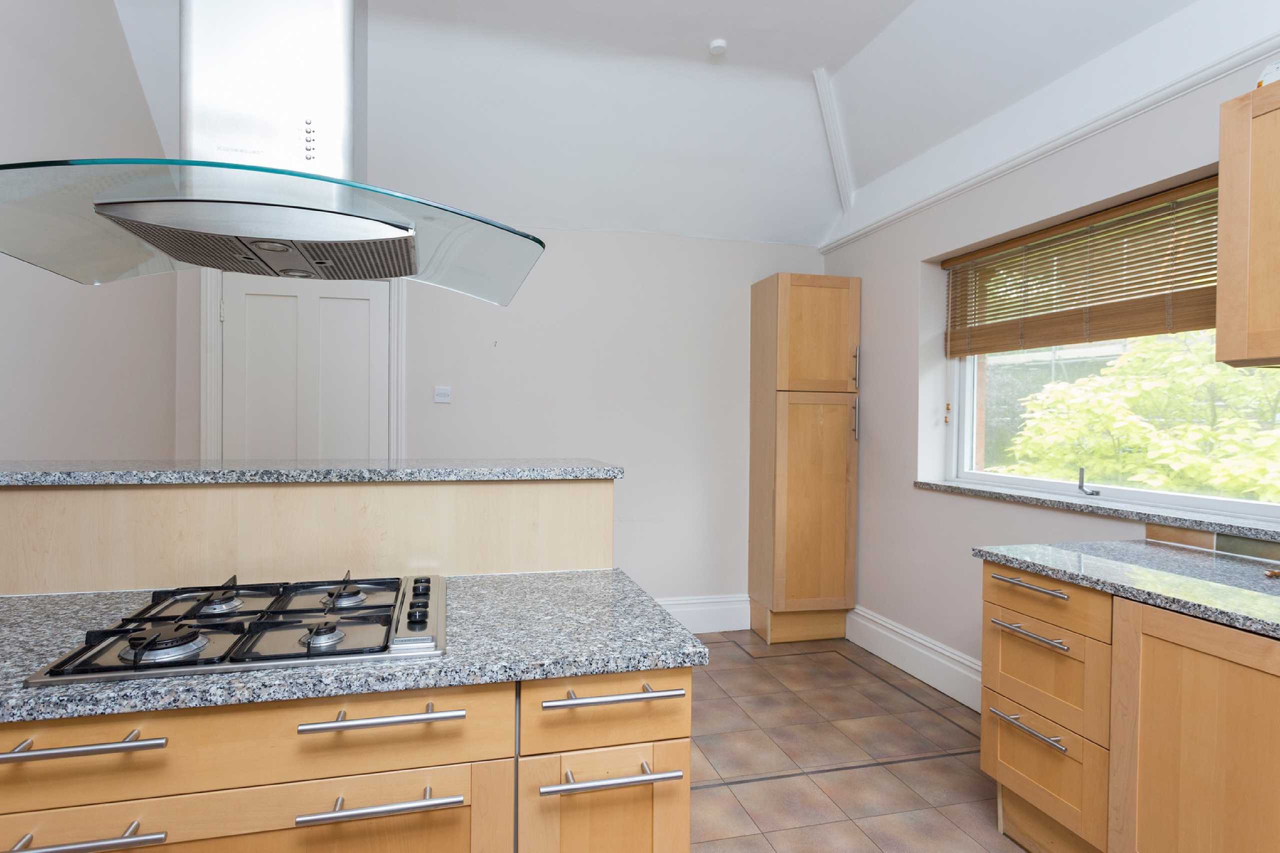 Flat Wimbledon Hill Road in Greater London
