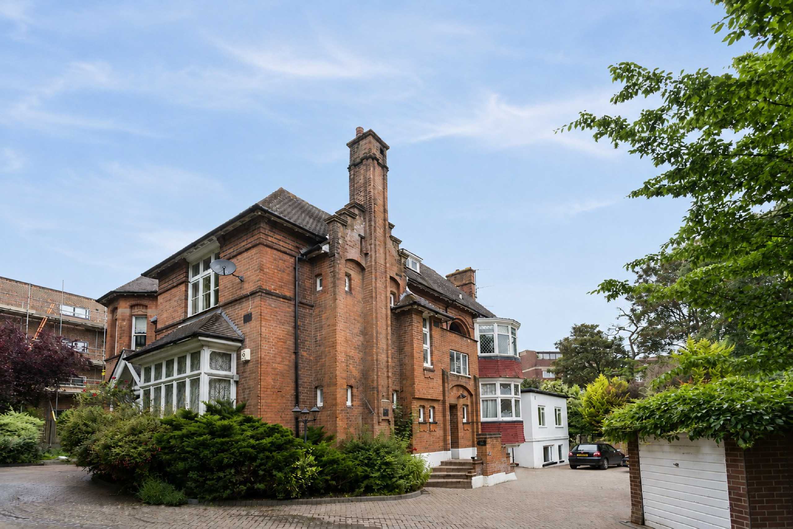 Flat Wimbledon Hill Road in Greater London