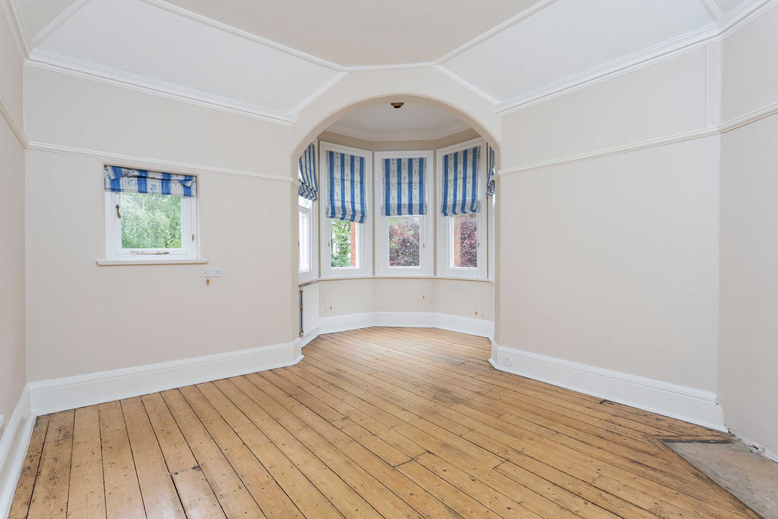 Flat Wimbledon Hill Road in Greater London