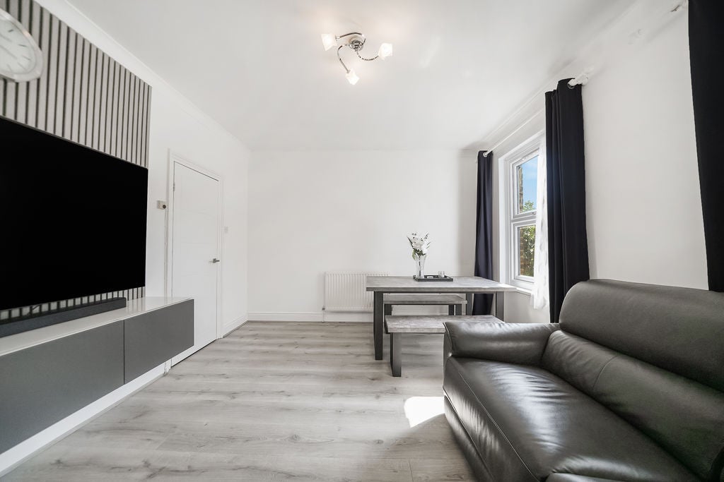 Flat Park Grove in Greater London