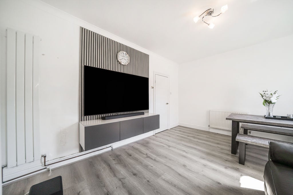 Flat Park Grove in Greater London
