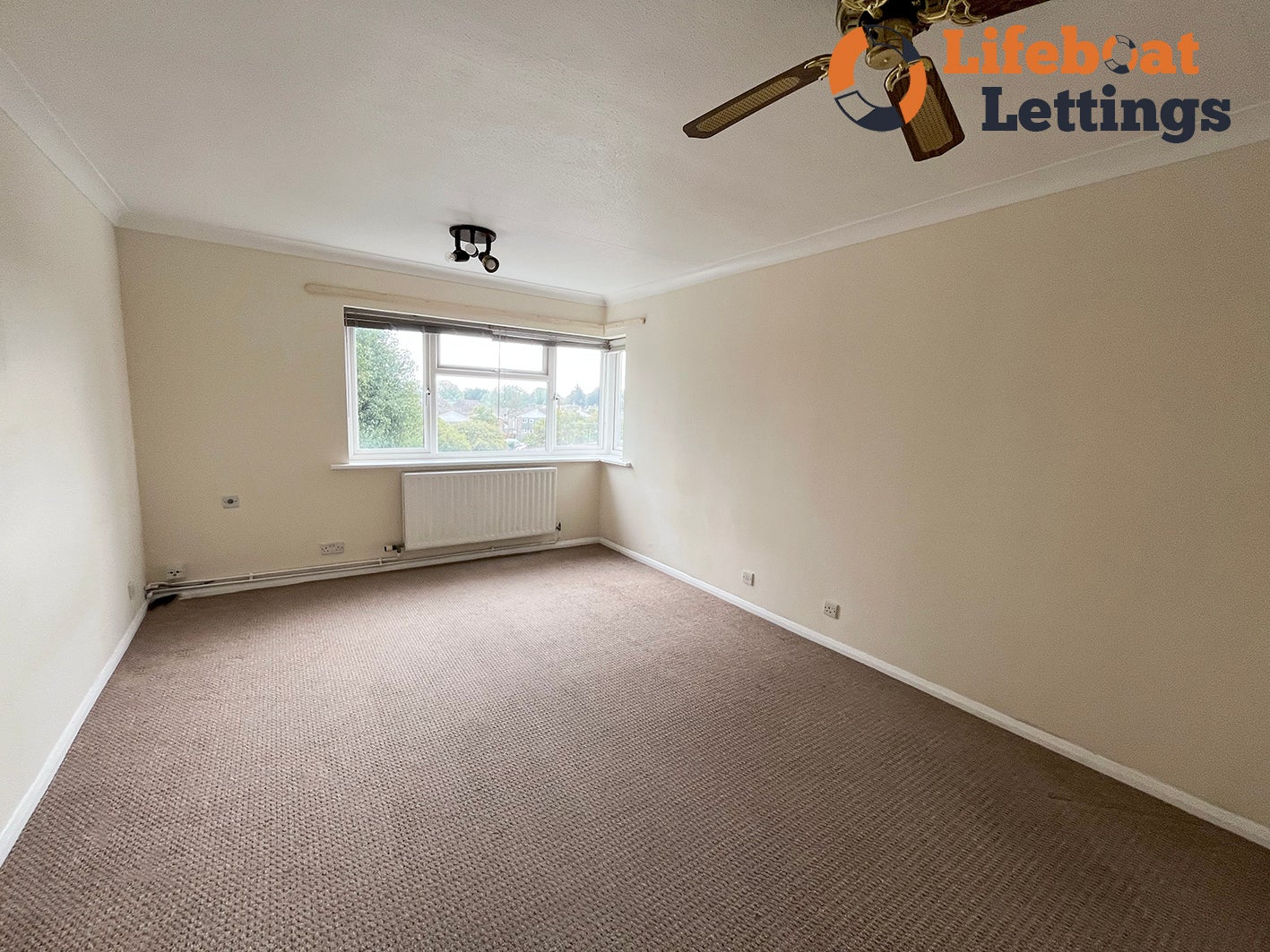 Flat Cressfield in Ashford