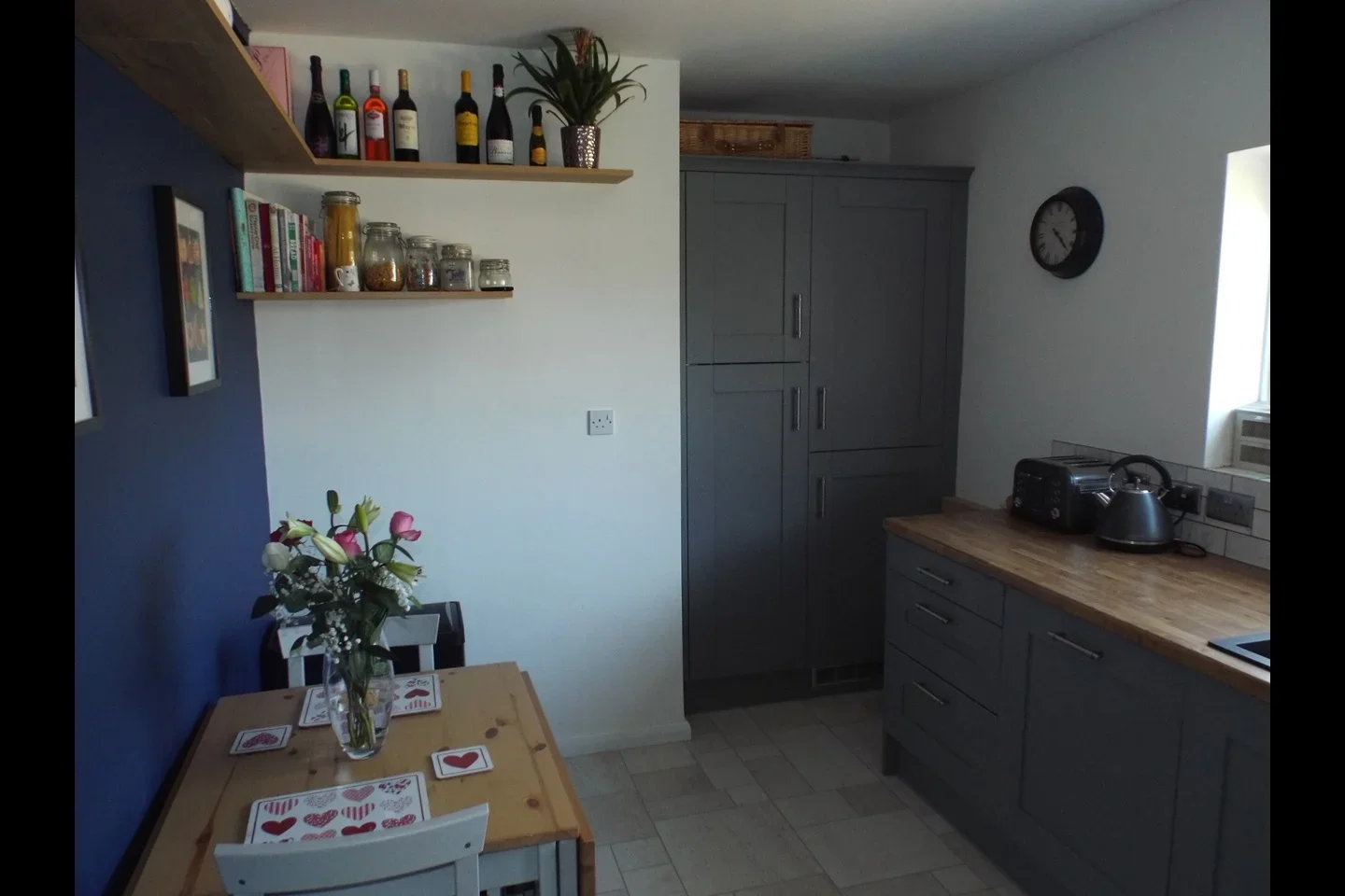 Flat Marlowe Gardens in Greater London