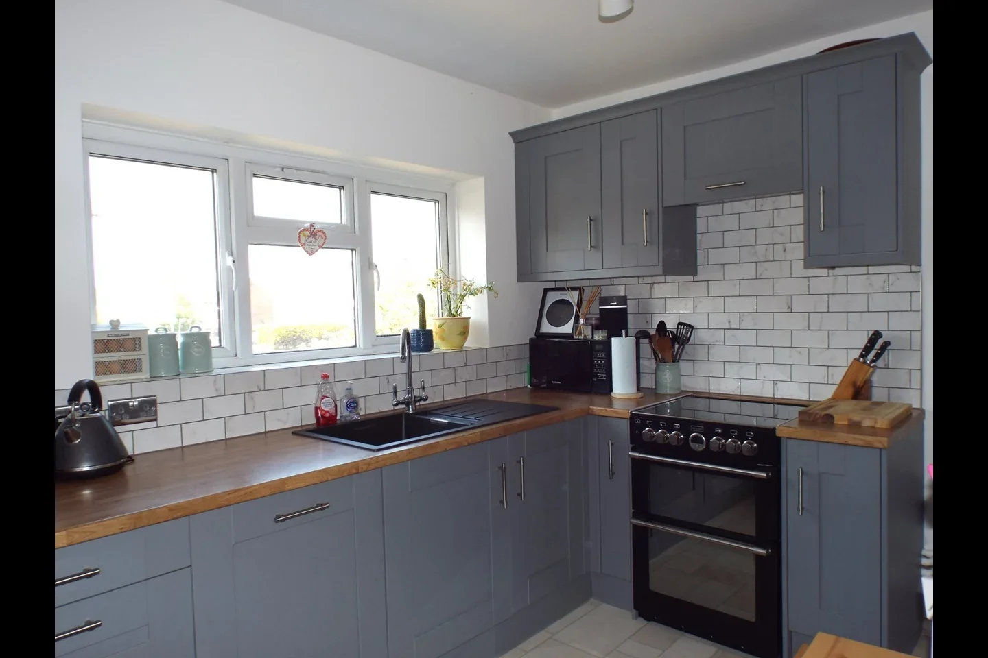 Flat Marlowe Gardens in Greater London