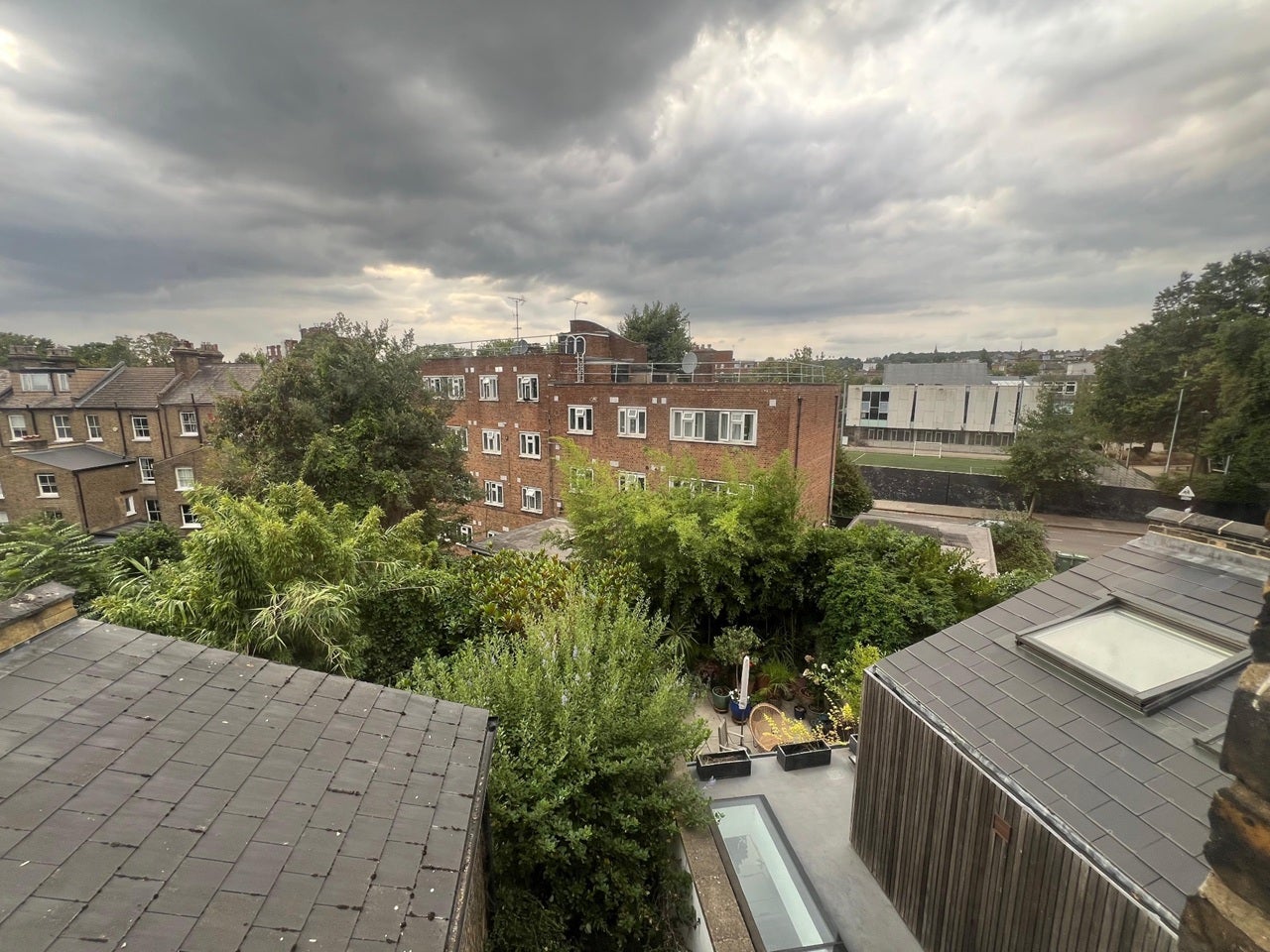 Room Oakford Road in Greater London