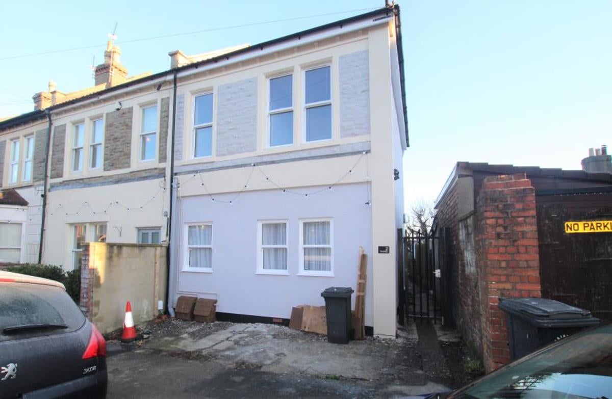 House Stanley Avenue in Bristol