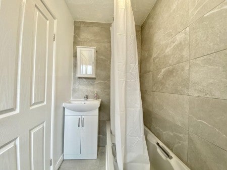 House Hunters Grove in Greater London