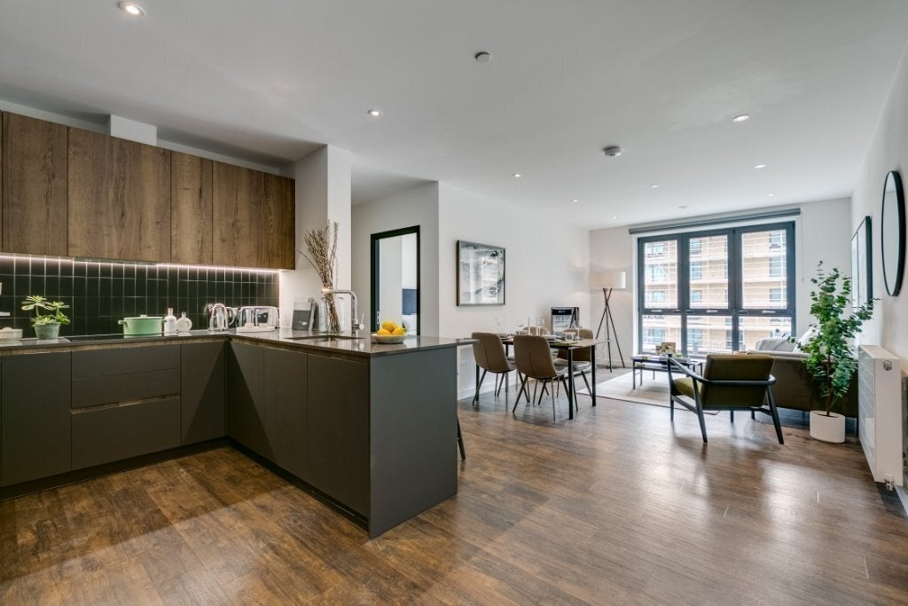 Flat Berkeley Avenue in Greater London